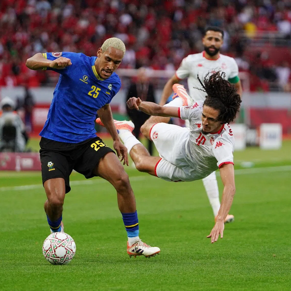 Soccer Football - CAF Africa Cup of Nations - Morocco 2025 - Group C - Tanzania v Tunisia - Prince Moulay Abdellah Stadium, Rabat, Morocco - December 30, 2025 Tunisia's Hannibal Mejbri in action with Tanzania's Haji Mnoga REUTERS/Stringer