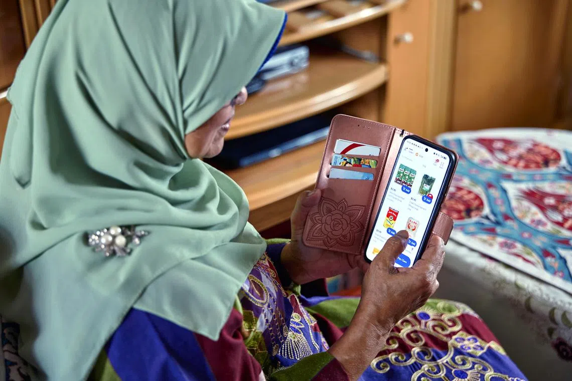 Rahimah Salimin ordering grocery online