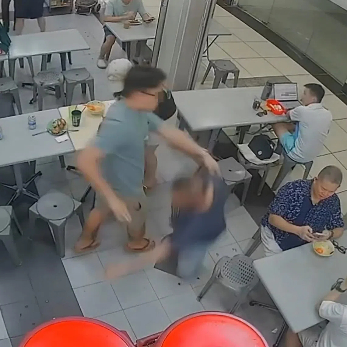 A man shoved an elderly man after he saw the elderly man pat a girl’s head on Aug 15 at a coffee shop in Roxy Square.