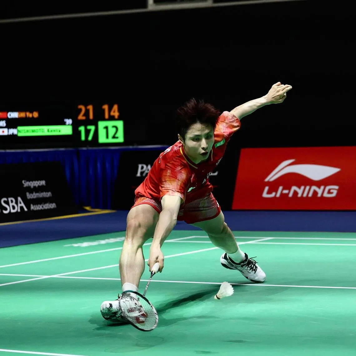 China's top-seeded Shi Yuqi came from behind to beat Japan's 17th-rabked Kenta Nishimoto.