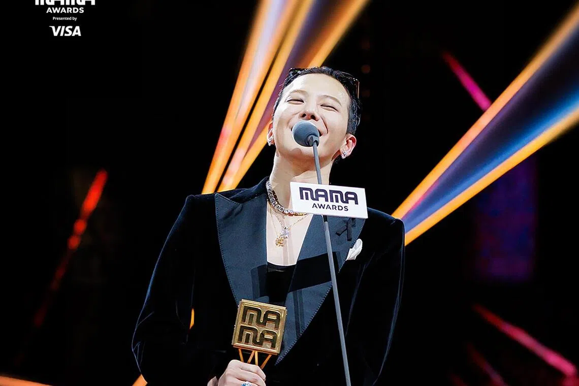 Singer-rapper G-Dragon was named Artist Of The Year at the 2025 MAMA Awards on Nov 29 at a ceremony in Hong Kong.