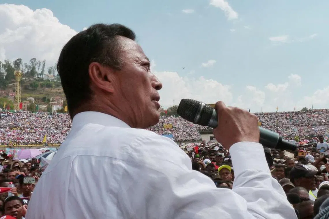 Madagascar Presidential candidate Marc Ravalomanana addresses supporters, during a campaign rally at the at the Mahamasina stadium in Antananarivo, Madagascar November 3, 2018. REUTERS/Clarel Faniry Rasoanaivo/File Photo