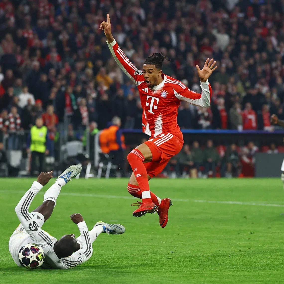 Soccer Football - UEFA Champions League - Quarter Final - Second Leg - Bayern Munich v Real Madrid - Allianz Arena, Munich, Germany - April 15, 2026 Real Madrid's Ferland Mendy in action with Bayern Munich's Michael Olise REUTERS/Kai Pfaffenbach