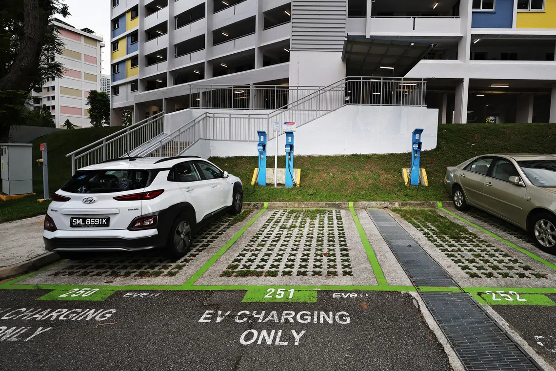 The intent to differentiate EVs and PHEVs from other vehicle types through licence plates is to allow first responders and the public to clearly identify these two types of vehicles easily.