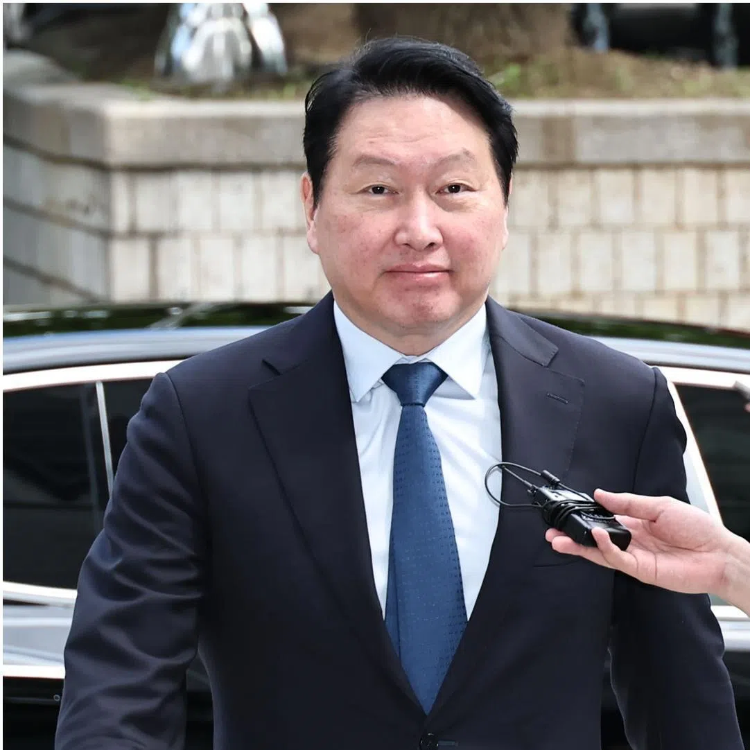 SK Group Chairman Chey Tae-won (left) and his former wife Roh Soh-yeong arrive at the Seoul High Court in the Seoul, South Korea, on June 26.