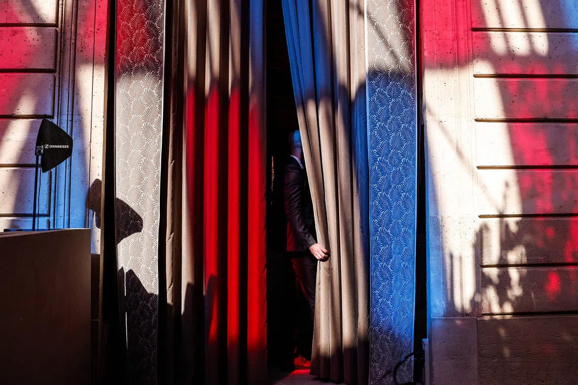A security staff stands behind a curtain during bilateral talks between France's and Vietnam's Presidents at the Elysee Palace in Paris on September 10, 2026. (Photo by Yoan VALAT / POOL / AFP)