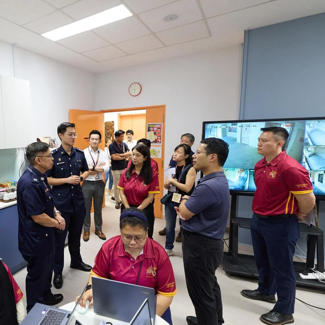 Education Minister Desmond Lee observing Bukit Batok Secondary School’s emergency preparedness exercise. The police shared their observations of the exercise with the school.