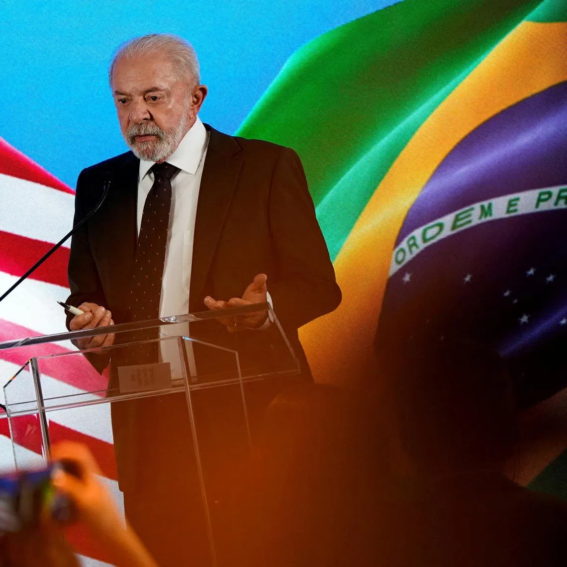FILE PHOTO: Brazilian President Luiz Inacio Lula da Silva speaks to reporters following his White House meeting with U.S. President Donald Trump, at the Brazilian Embassy in Washington, D.C., U.S., May 7, 2026. REUTERS/Elizabeth Frantz/File Photo