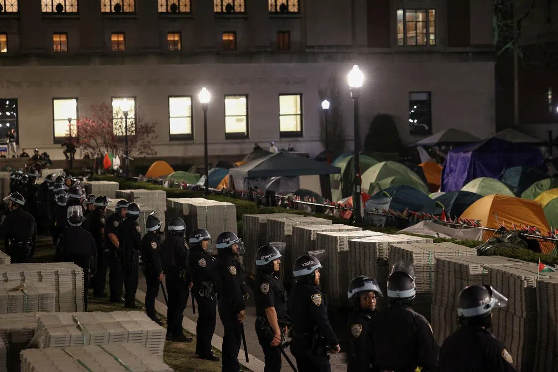 Police stand guard near an encampment of protesters supporting Palestinians on the grounds of Columbia University, during the ongoing conflict between Israel and the Palestinian Islamist group Hamas, in New York City, U.S., April 30, 2024. REUTERS/Caitlin Ochs/File Photo