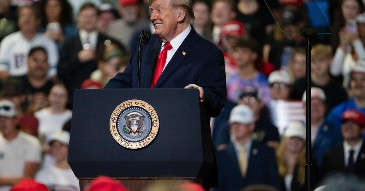 Trump says Ohio to get submarine repair centre in midterm appeal
