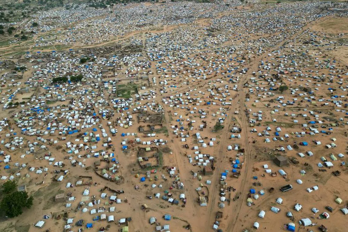 FILE PHOTO: An aerial view of makeshift shelters of Sudanese, who fled the conflict in Sudan&#039;s Darfur region, in Adre, Chad July 20, 2023. REUTERS/Zohra Bensemra/File Photo