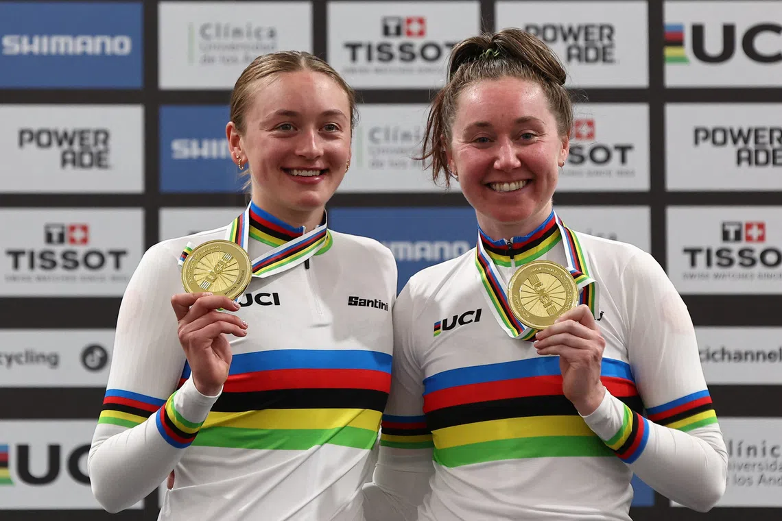 Cycling - UCI Track World Championships - Penalolen Velodrome, Santiago, Chile - October 25, 2025 Gold medallists Britain's Madelaine Leech and Katie Archibald celebrate during the medal ceremony for the women's madison REUTERS/Agustin Marcarian