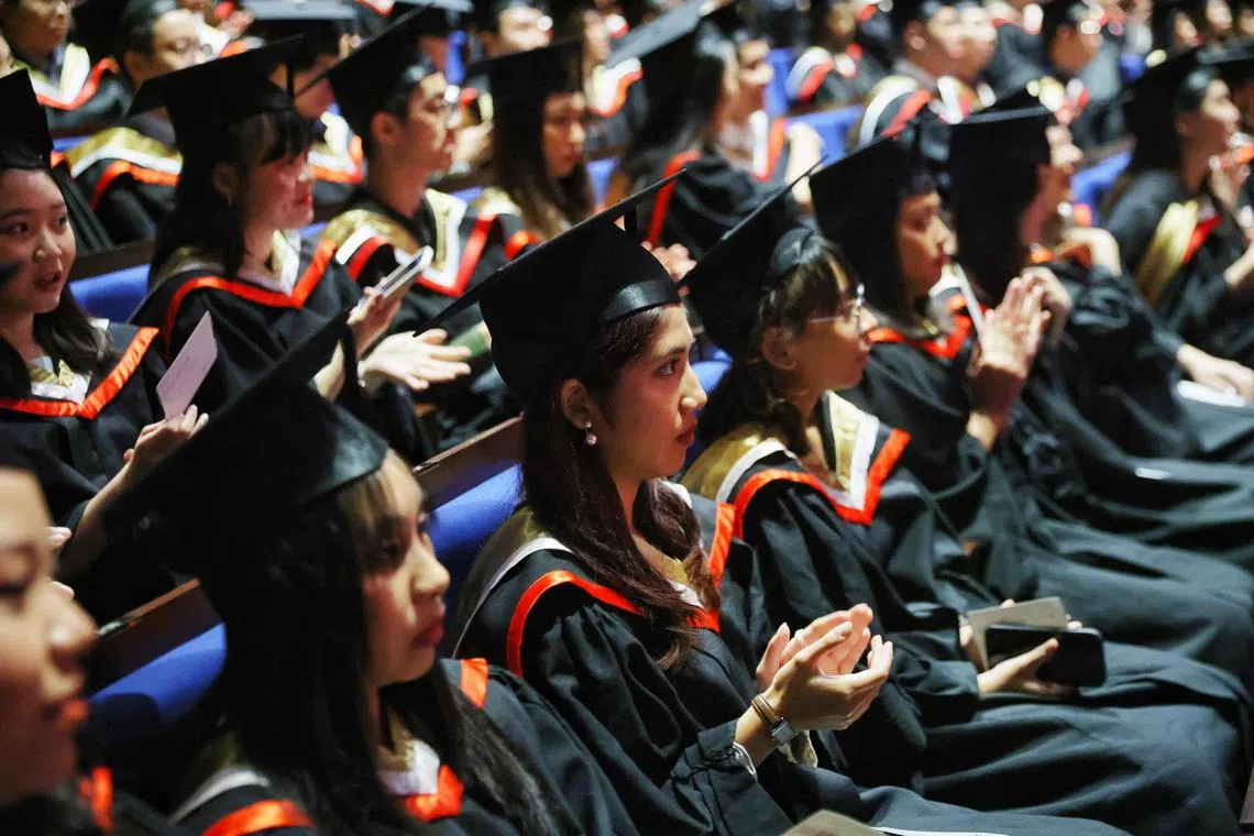  Close to 6 in 10 graduates from private universities here find full-time jobs within six months of graduation, though their salaries continue to lag behind their peers from autonomous universities. 