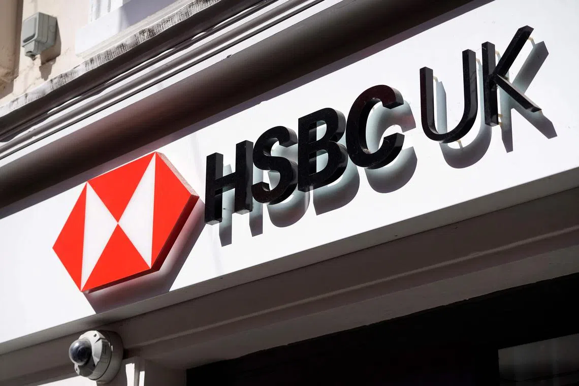 Thousands of HSBC customers in Britain reported that they were unable to access some mobile and online banking services.