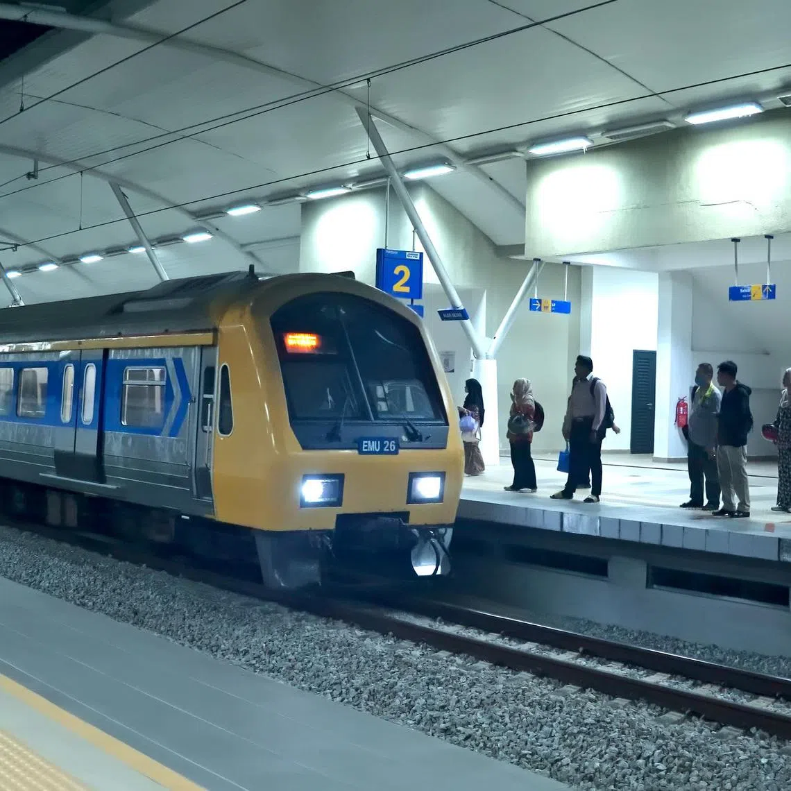 whsteal - 2201 - Three car set Komuter Utara is taking passengers to work and study from Alor Setar KTM Station. 

ST Photo: Cheo Yee Jing