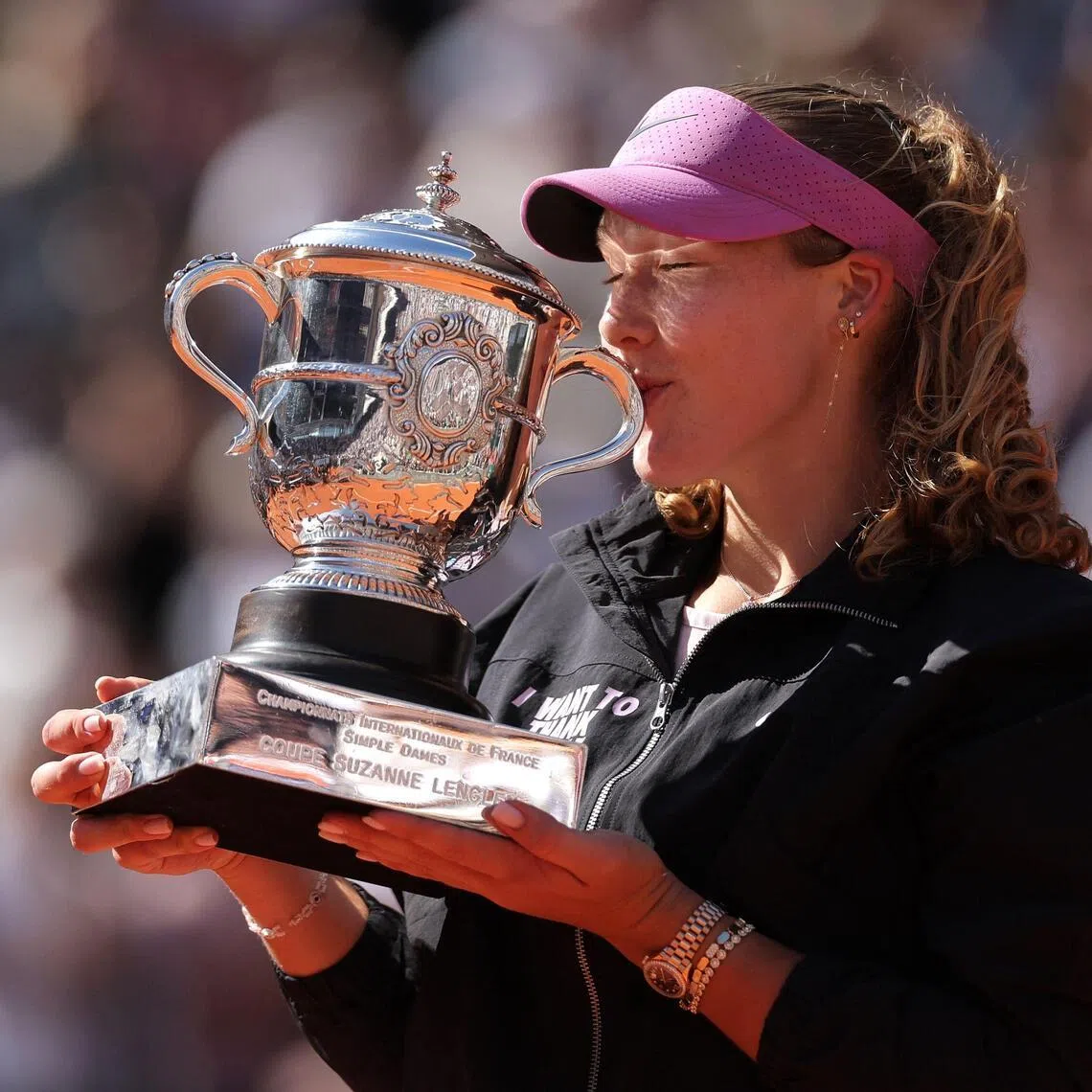 Mirra Andreeva kissing the trophy after winning the French Open on June 6.