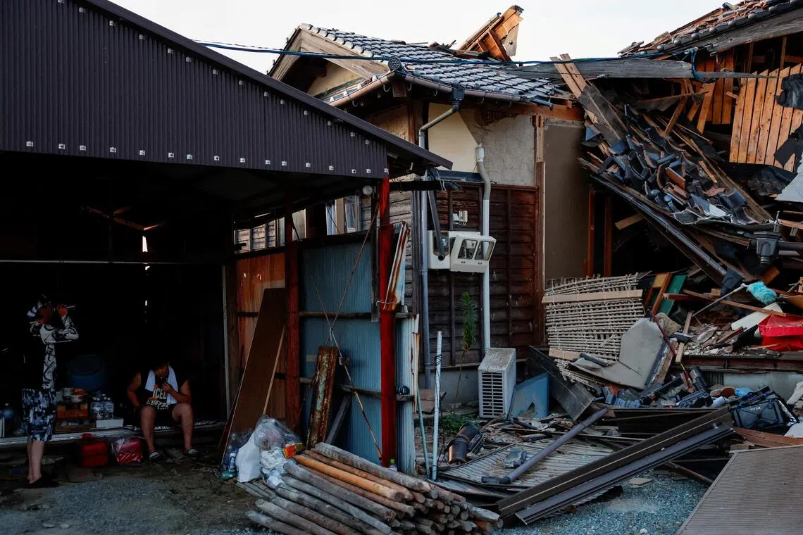 In Yatsushiro, 579 people, accounting for more than half of the evacuees, remain in shelters, followed by 263 in Uki, 155 in Hikawa and 65 in Uto.