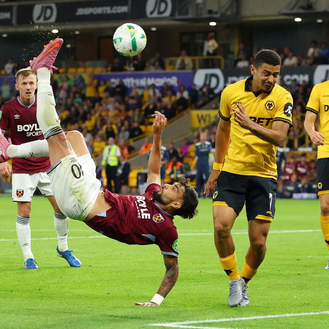 Soccer Football - Carabao Cup - Second Round - Wolverhampton Wanderers v West Ham United - Molineux Stadium, Wolverhampton, Britain - August 26, 2025 West Ham United's Lucas Paqueta in action with Wolverhampton Wanderers' Andre Action Images via Reuters/Andrew Boyers