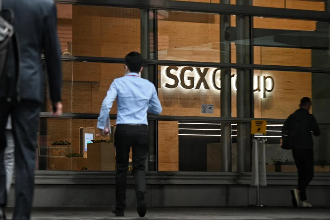 In the wider Singapore market, gainers have outnumbered losers 330 to 236, with 1.3 billion securities worth S$839.8 million exchanging hands.