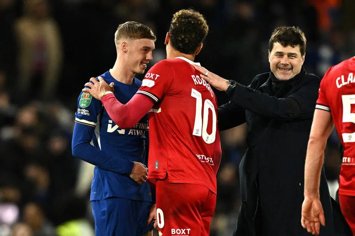 Soccer Football - Carabao Cup - Semi-Final - Second Leg - Chelsea v Middlesbrough - Stamford Bridge, London, Britain - January 23, 2024 Chelsea manager Mauricio Pochettino with Chelsea's Cole Palmer and Middlesbrough's Morgan Rogers after the match REUTERS/Dylan Martinez/File Photo