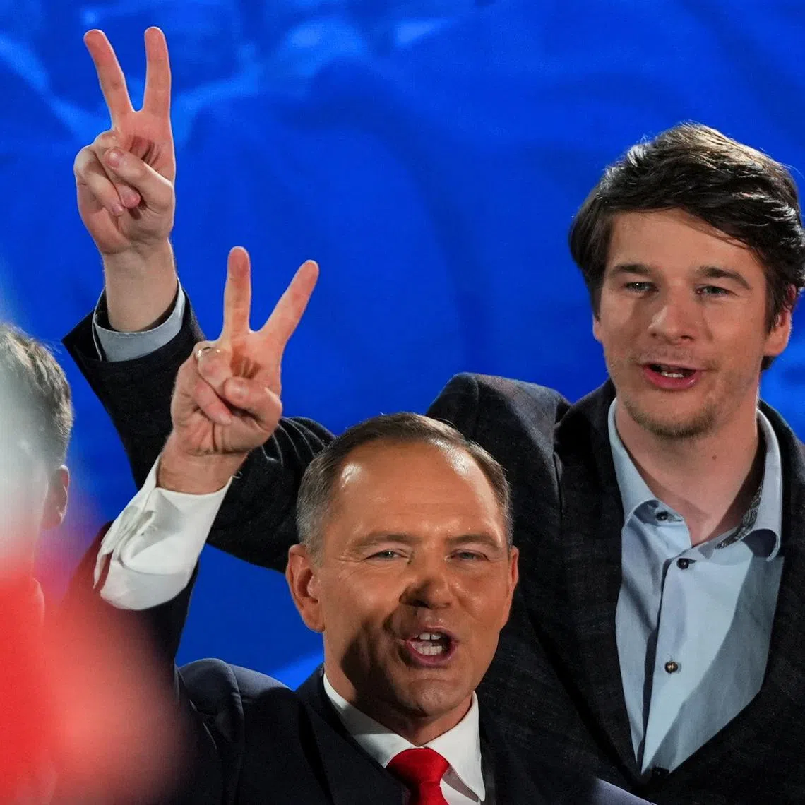 Polish presidential candidate Karol Nawrocki, backed by the main opposition Law and Justice (PiS) party, and his son Antoni, show a victory sign as they react to the exit polls of the second round of the presidential election, in Warsaw, Poland, June 1, 2025. REUTERS/Aleksandra Szmigiel