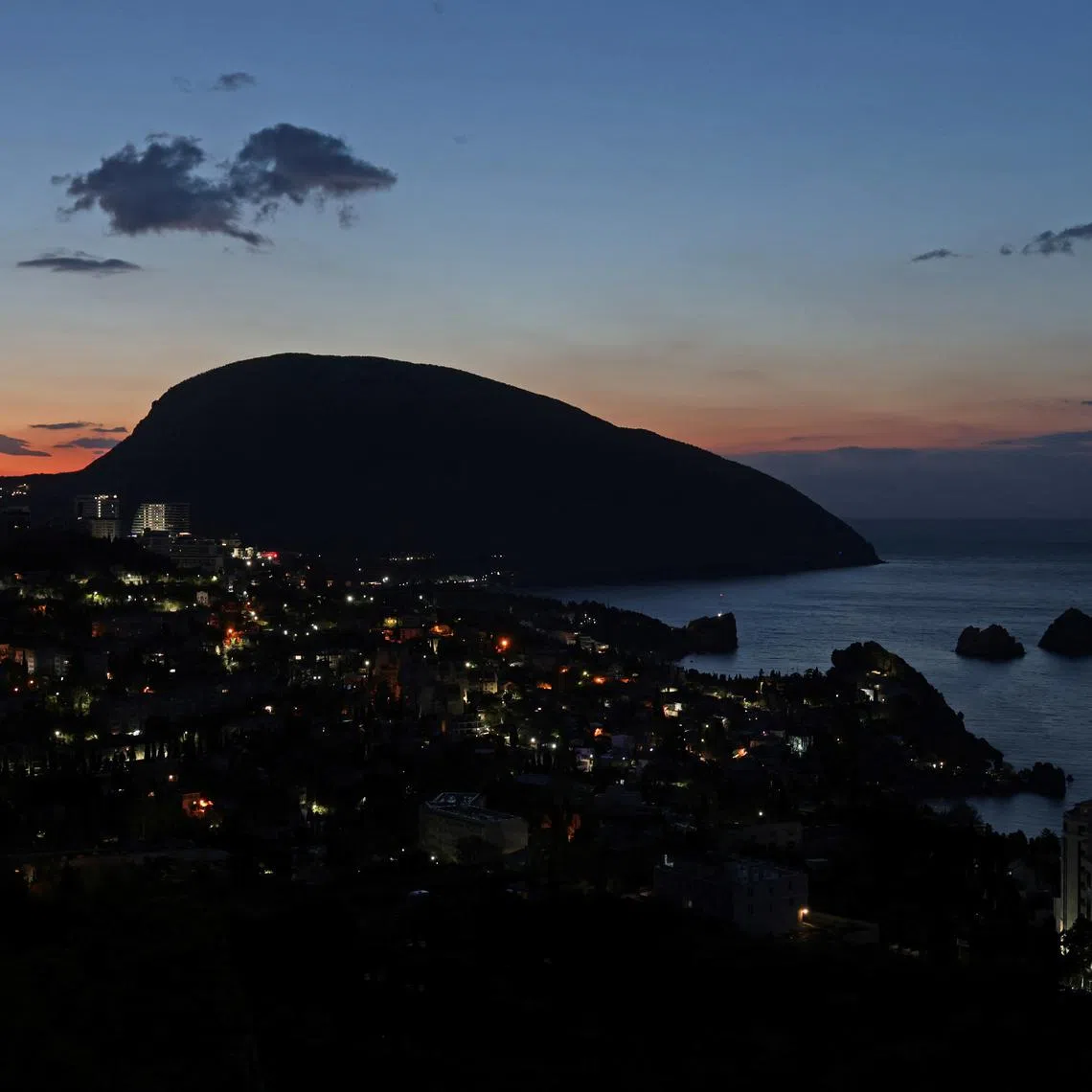 FILE PHOTO: A view shows the resort town of Gurzuf during sunrise, Crimea April 27, 2025. REUTERS/Alexey Pavlishak/File Photo