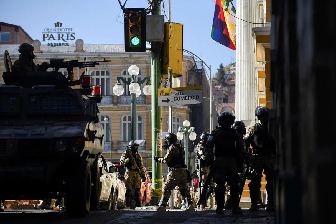 Members of Bolivia's military gather next to a military vehicle as President Luis Arce \"denounced the irregular mobilization\" of some units of the country's army in La Paz, Bolivia, June 26, 2024. REUTERS/Claudia Morales