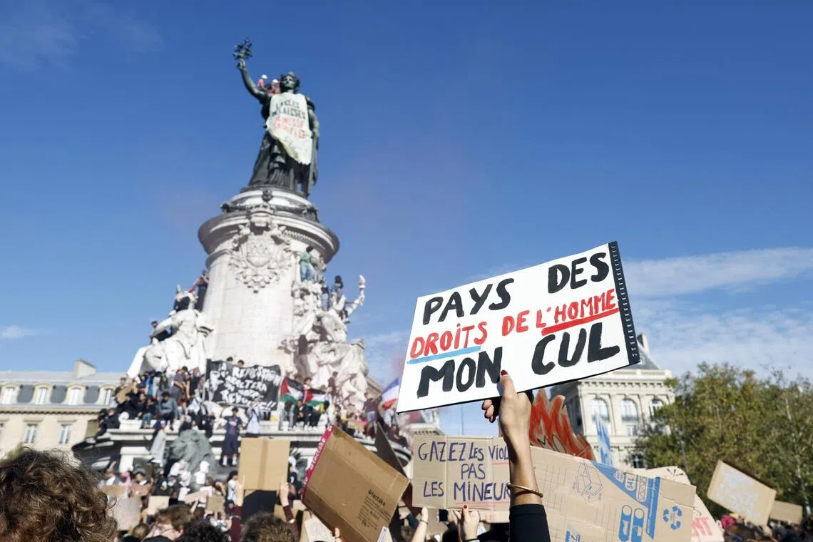Protesters scaled a monument amid the nationwide protest on Oct 6.