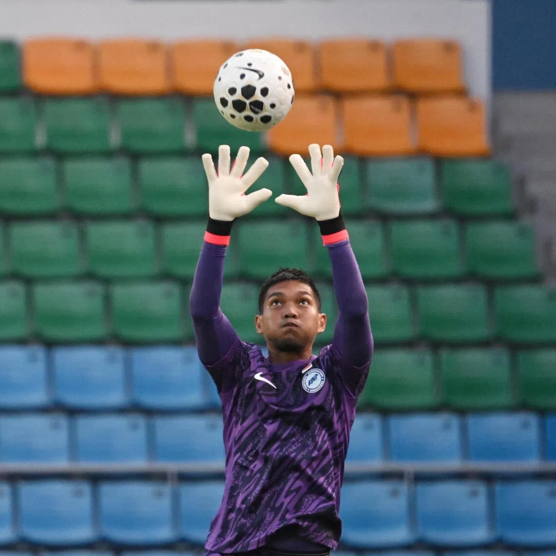 Singapore goalkeeper Izwan Mahbud is currently without a club after he was let go by the Lion City Sailors.