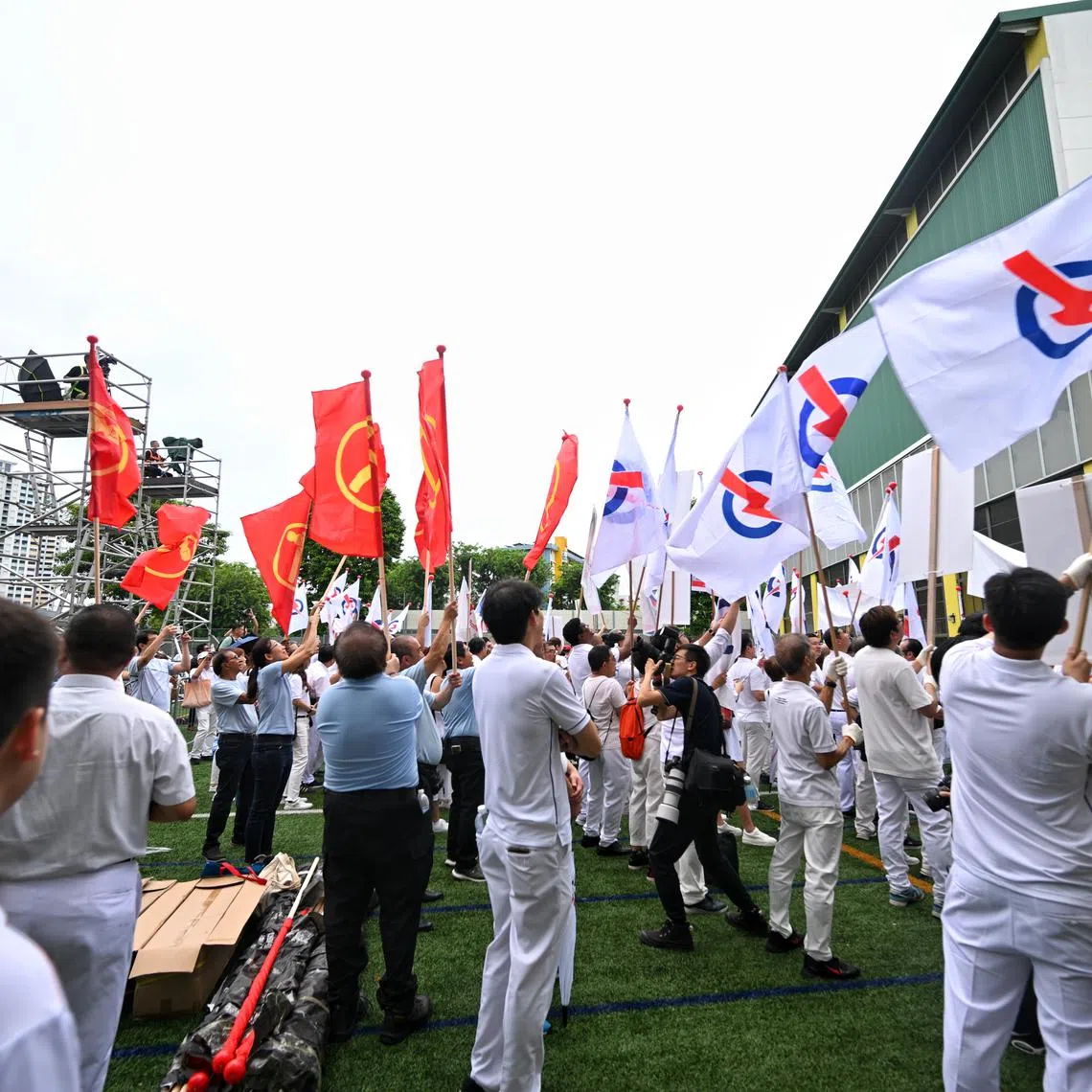 A total of 211 candidates filed their papers on Nomination Day. 