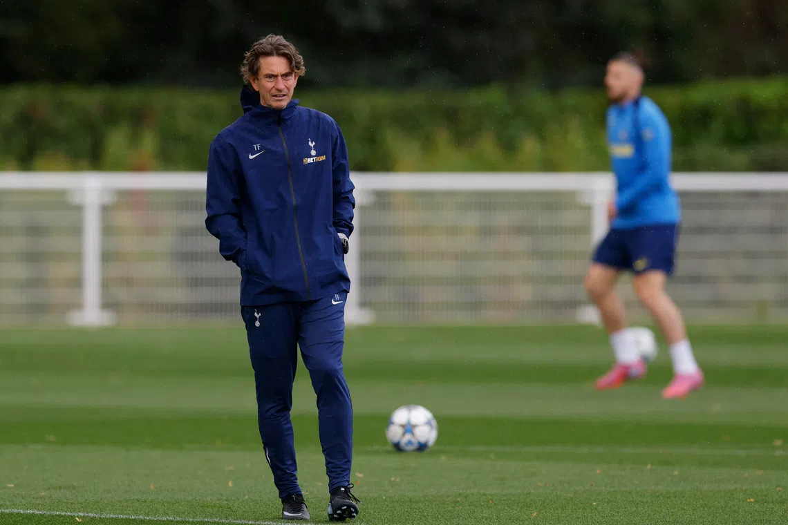 Soccer Football - UEFA Champions League - Tottenham Hotspur Training - Tottenham Hotspur Training Centre, London, Britain - September 15, 2025 Tottenham Hotspur manager Thomas Frank during training Action Images via Reuters/Andrew Couldridge