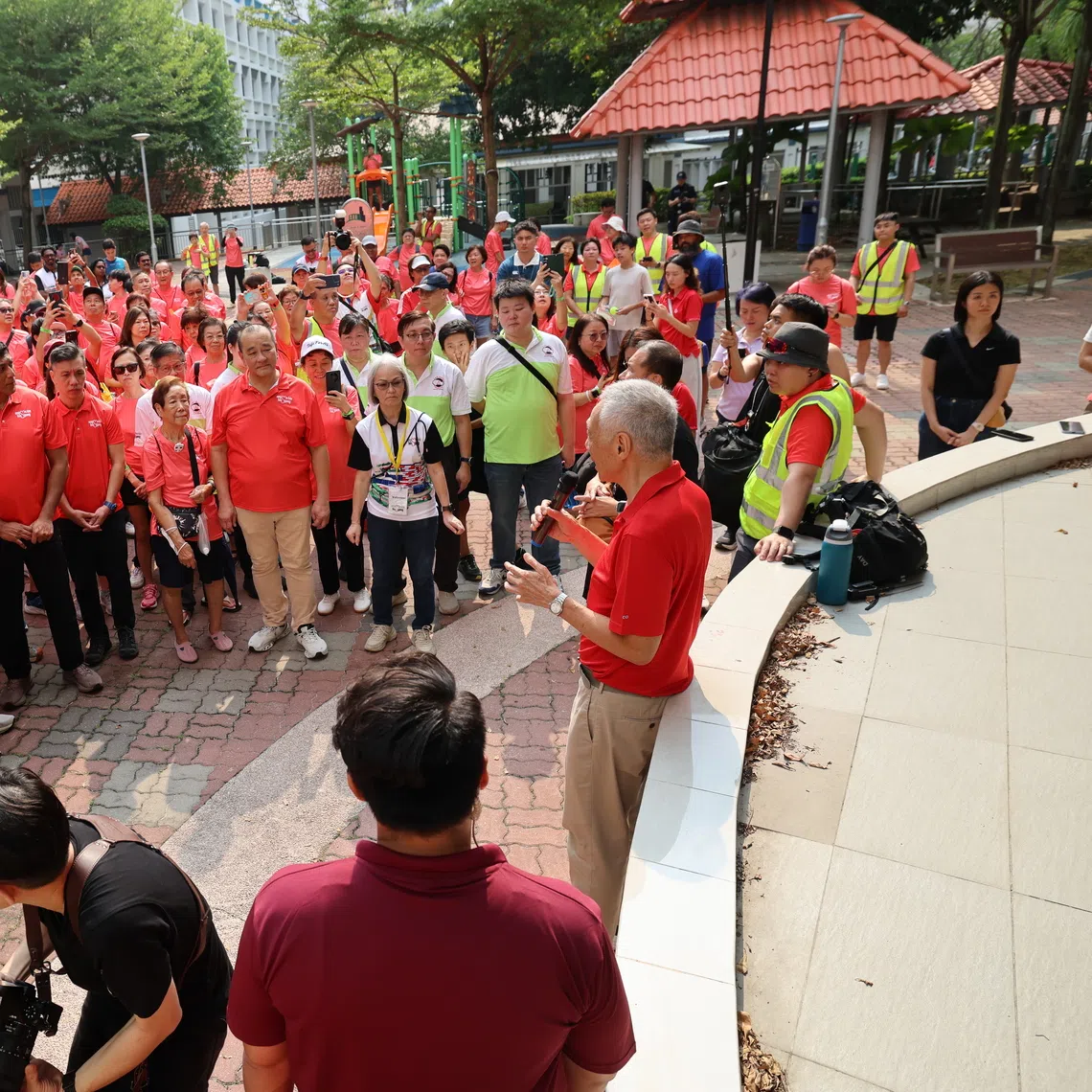 Senior Minister Lee Hsien Loong gives a speech to the volunteers and residents before they start to walk to Ci Yuan Community Club.