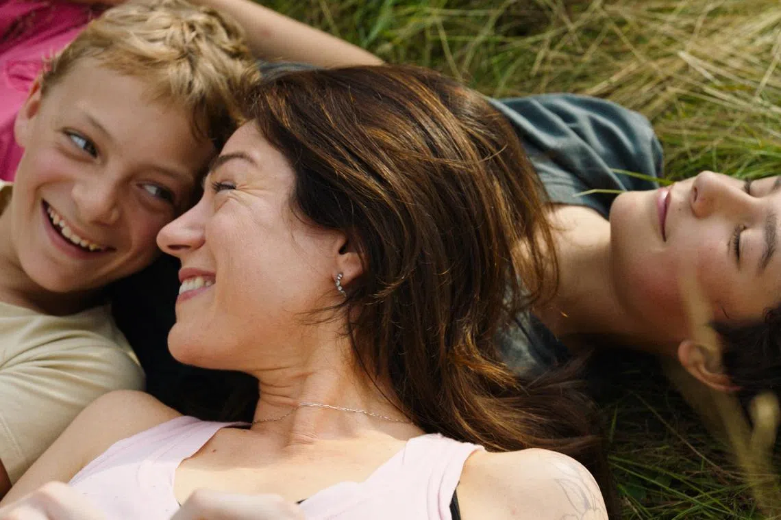 ylmovie15 - (L-R) Eden Dambrine (right), Emilie Dequenne and Gustav De Waele in Close

Source/copyright: The Projector