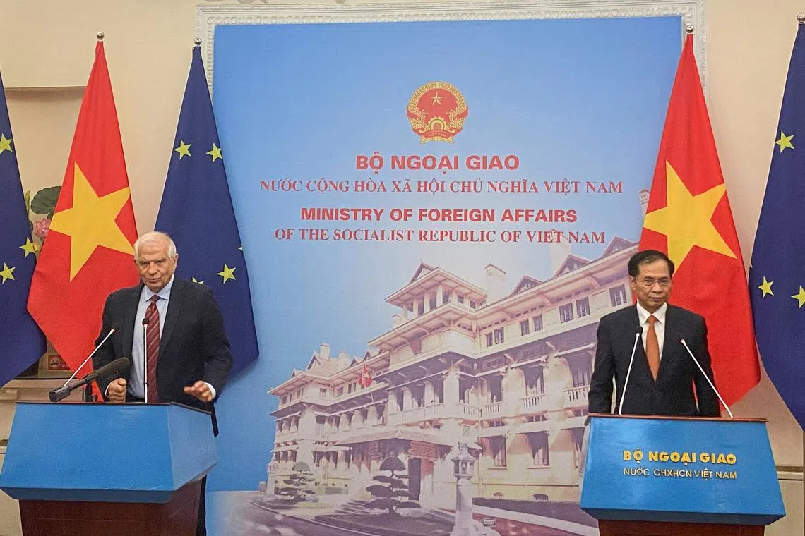 EU High Representative for Foreign Affairs and Security Policy Josep Borrell and Vietnam's Foreign Minister Bui Thanh Son attend a press conference, in Hanoi, Vietnam, July 30, 2024. REUTERS/Francesco Guarascio