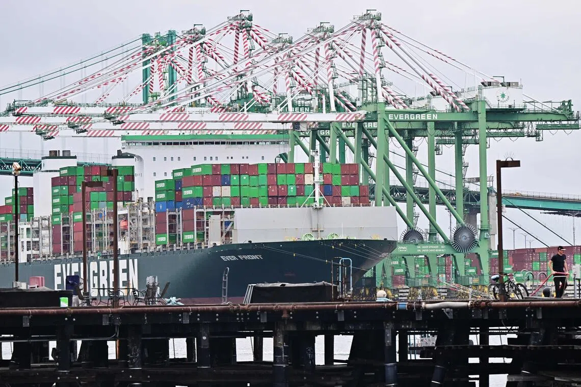 US exports dipped 2.1 per cent to US$310.7 billion, while imports rose 2.8 per cent to US$399.3 billion.
