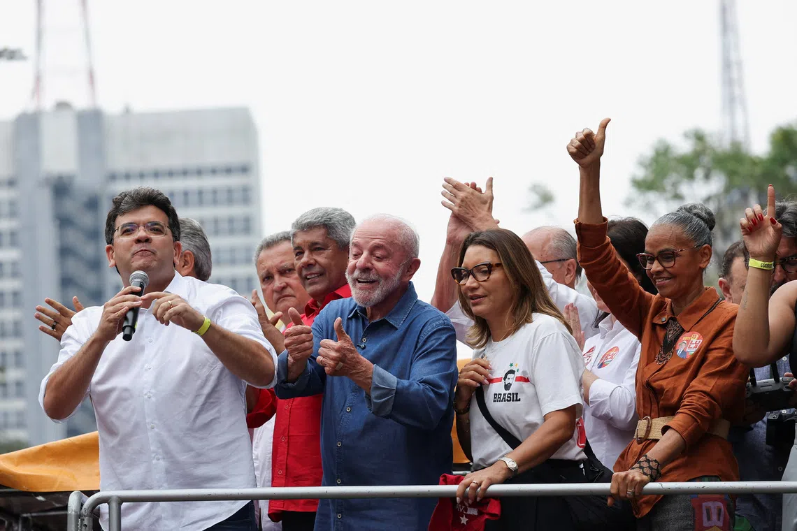 Brazilian President Luiz Inacio Lula da Silva gestures during a protest in defense of democracy and in support of him, ahead of the second round of Brazil's presidential election, in Sao Paulo, Brazil, October 11, 2026. REUTERS/Amanda Perobelli