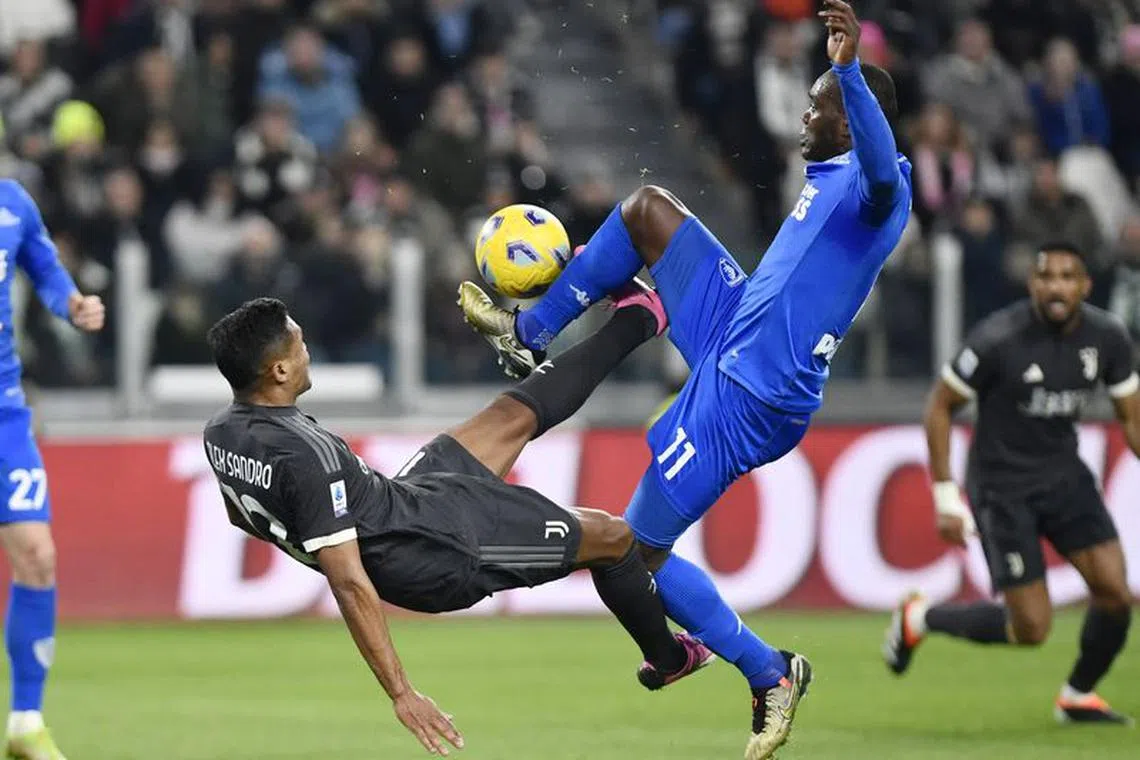 Soccer Football - Serie A - Juventus v Empoli - Allianz Stadium, Turin, Italy - January 27, 2024 Juventus' Alex Sandro in action with Empoli's Emmanuel Gyasi REUTERS/Massimo Pinca