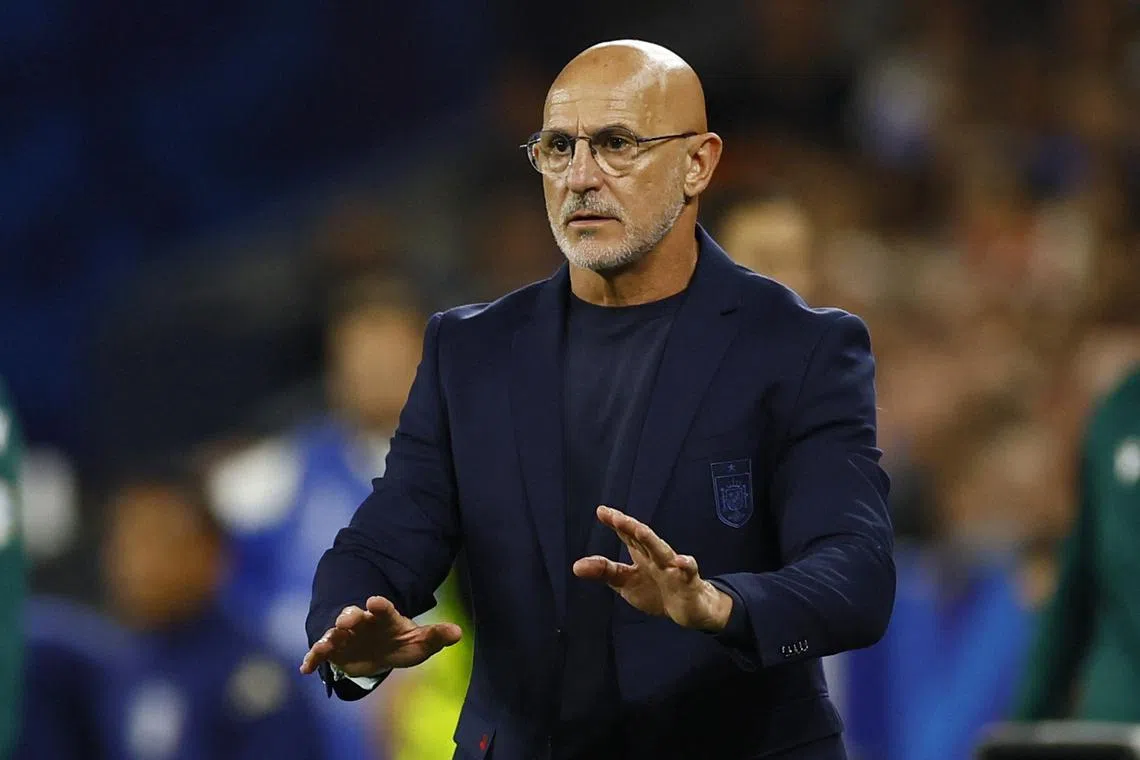 FILE PHOTO: Soccer Football - Euro 2024 - Group B - Spain v Italy - Arena AufSchalke, Gelsenkirchen, Germany - June 20, 2024 Spain coach Luis de la Fuente REUTERS/Leon Kuegeler/File Photo