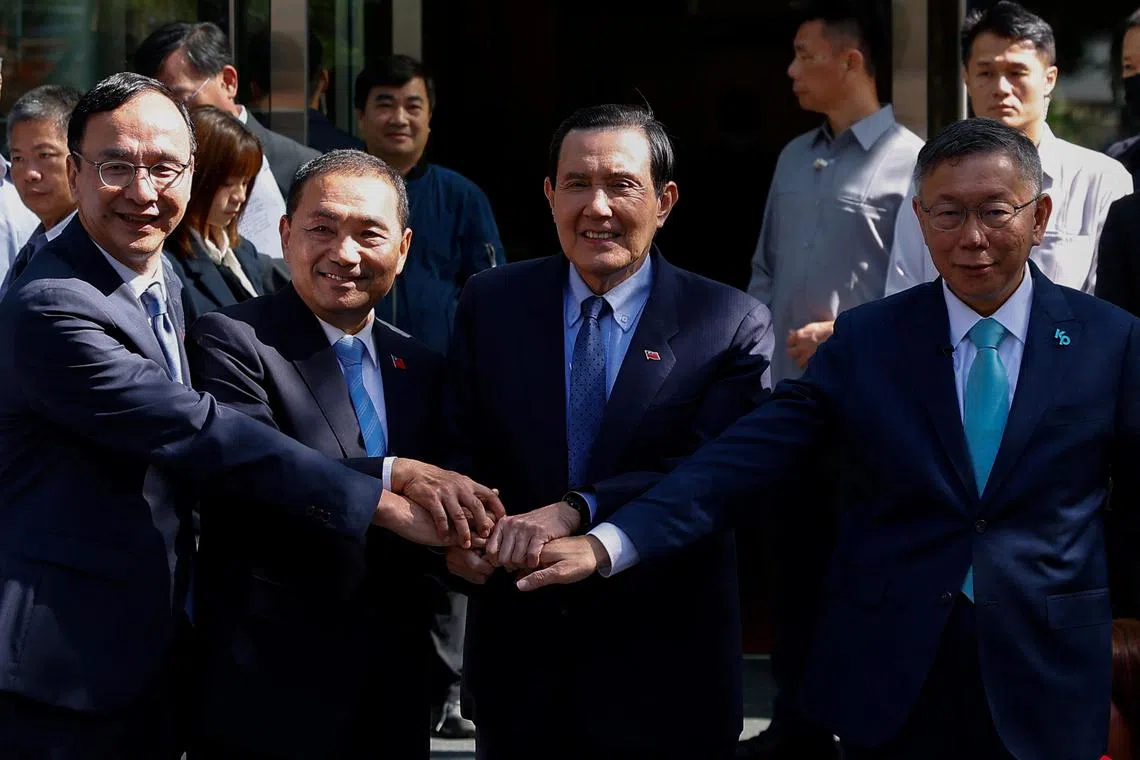Taiwan's Kuomintang (KMT) Chairman Eric Chu, Hou Yu-ih candidate for Taiwan's presidency from the main opposition party Kuomintang, former Taiwan president Ma Ying-jeou and Taiwan People’s Party Chairman Ko Wen-je hold hands as they pose for a group photo in Taipei, Taiwan November 15, 2023. REUTERS/Ann Wang