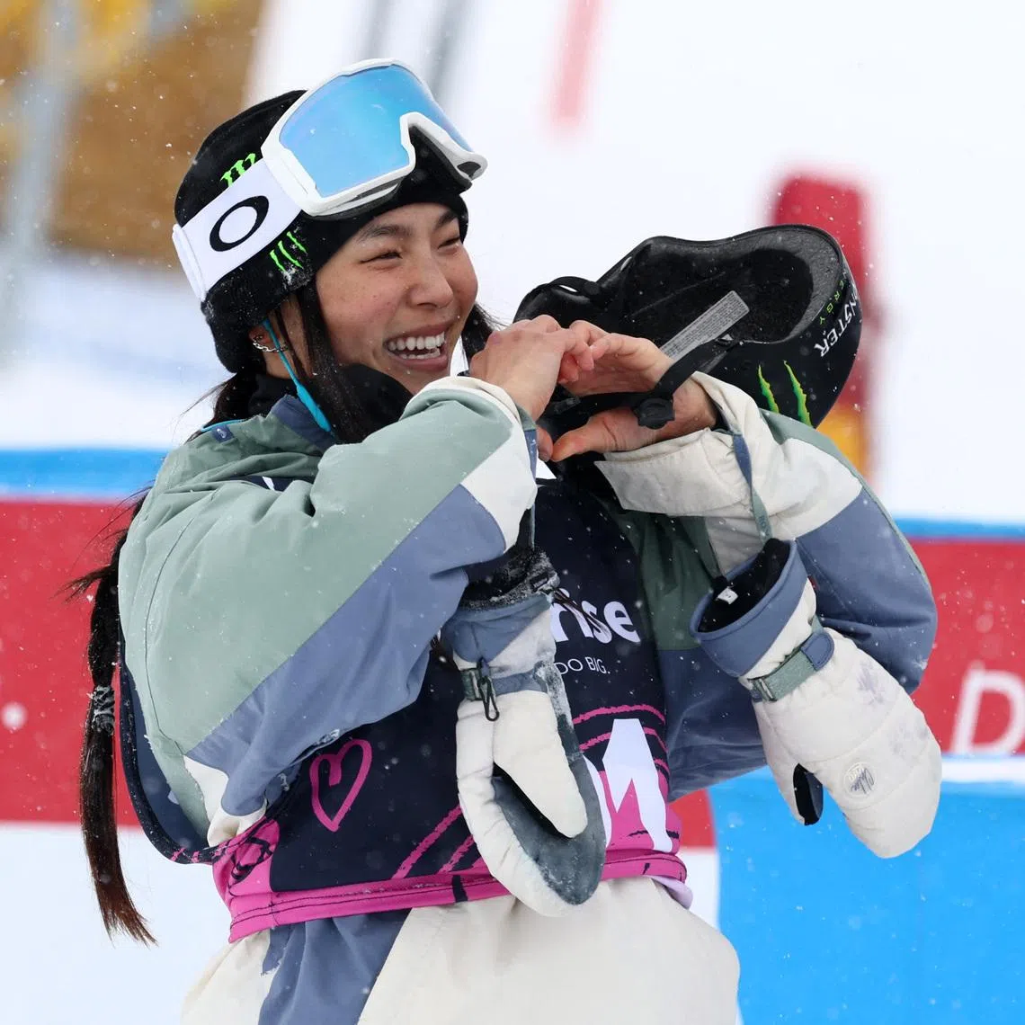 Freestyle Skiing - FIS Freestyle World Championships - Women's Halfpipe - St Moritz, Switzerland - March 29, 2025 Chloe Kim of the U.S. celebrates winning gold REUTERS/Denis Balibouse