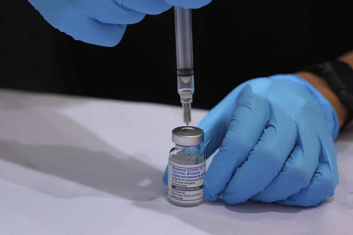 Vaccine makers should target the XBB variant of the coronavirus in a shot to be available in the fall.