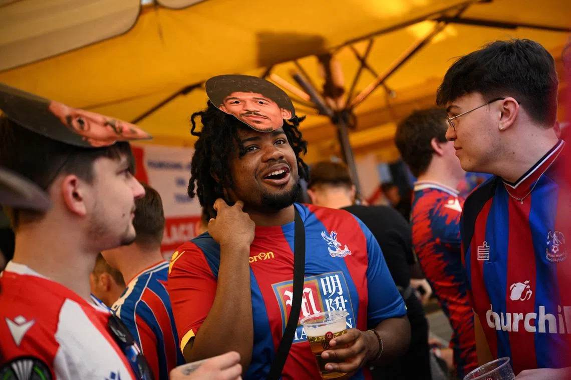 Crystal Palace fans gather before the match, Soccer Football, UEFA Conference League, Final, Crystal Palace v Rayo Vallecano, Leipzig, Germany on May 27, 2026. REUTERS/Annegret Hilse