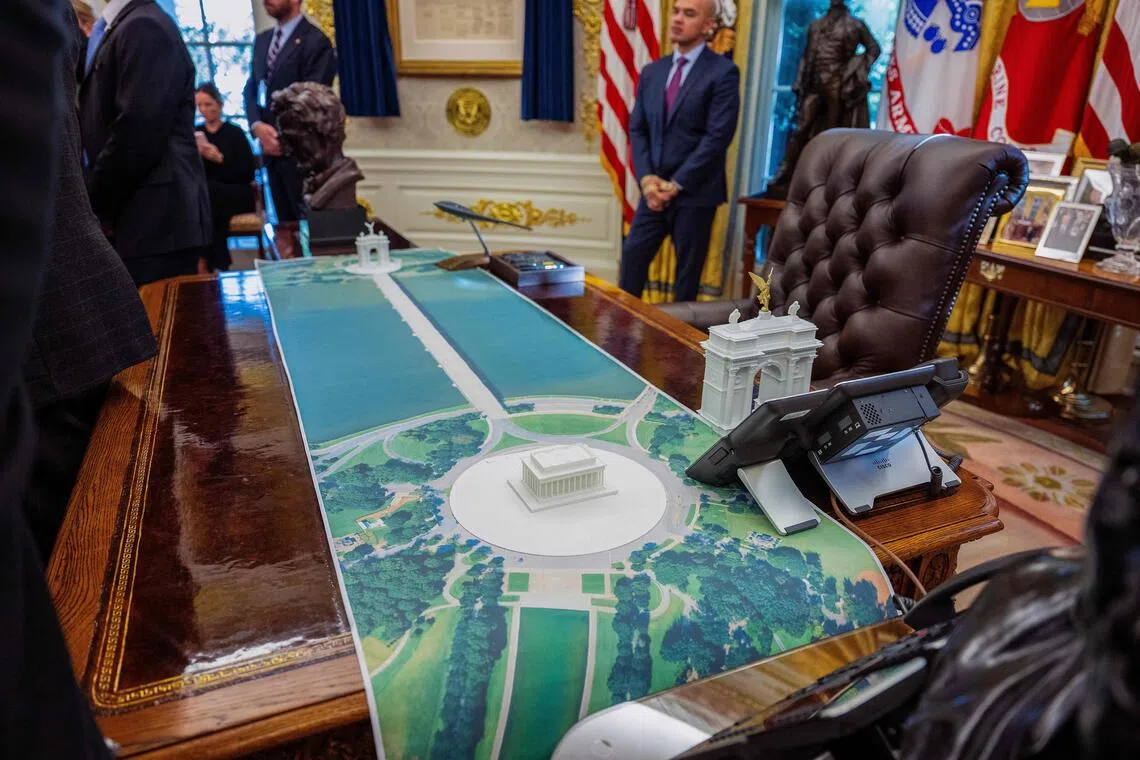 US President Donald Trump also showed the guests his plans for a huge arch near the Lincoln Memorial in Washington.
