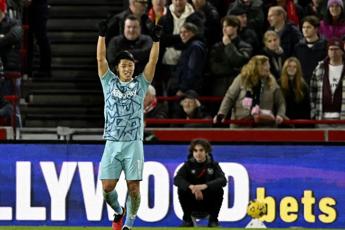 Soccer Football - Premier League - Brentford v Wolverhampton Wanderers - Brentford Community Stadium, London, Britain - December 27, 2023 Wolverhampton Wanderers' Hwang Hee-chan celebrates scoring their second goal REUTERS/Tony Obrien