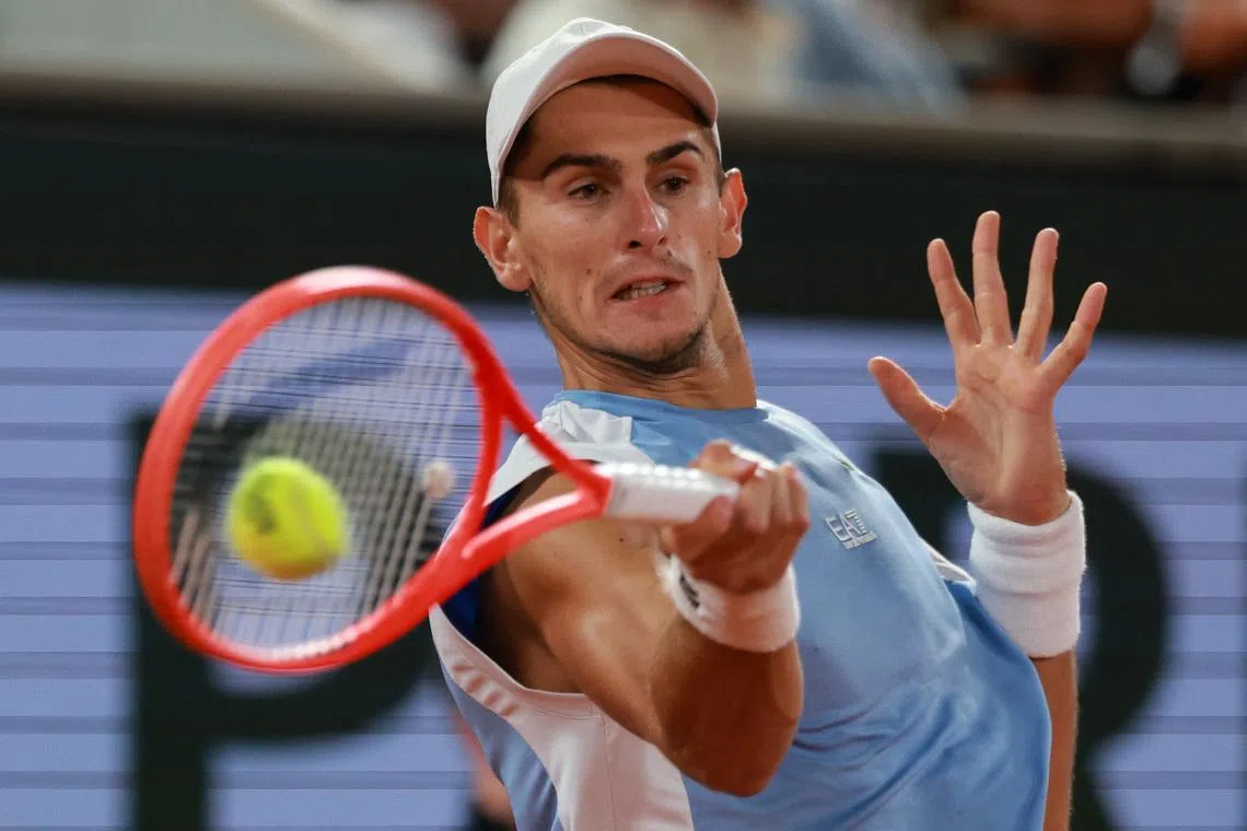 Tennis - French Open - Roland Garros, Paris, France - June 3, 2026 Italy's Matteo Arnaldi in action during his quarter final match against Italy's Matteo Berrettini REUTERS/Stephanie Lecocq