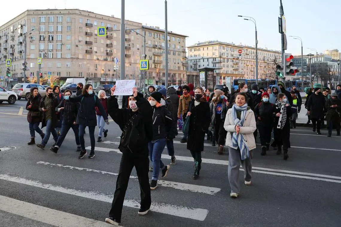 FILE PHOTO: People take part in a protest against Russian invasion of Ukraine, after President Vladimir Putin authorised a massive military operation, in Moscow, Russia February 27, 2022. REUTERS/Evgenia Novozhenina