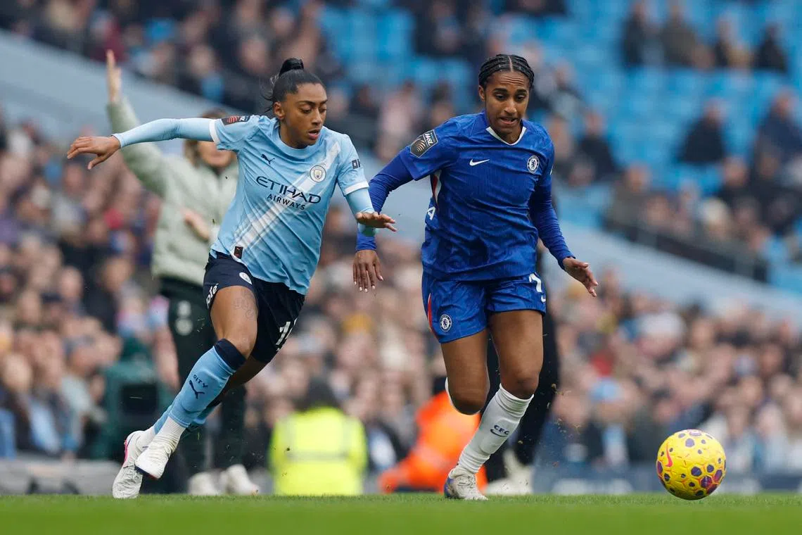 Soccer Football - Women's Super League - Manchester City v Chelsea - Etihad Stadium, Manchester, Britain - February 1, 2026 Manchester City's Kerolin in action with Chelsea's Naomi Girma Action Images via Reuters/Jason Cairnduff