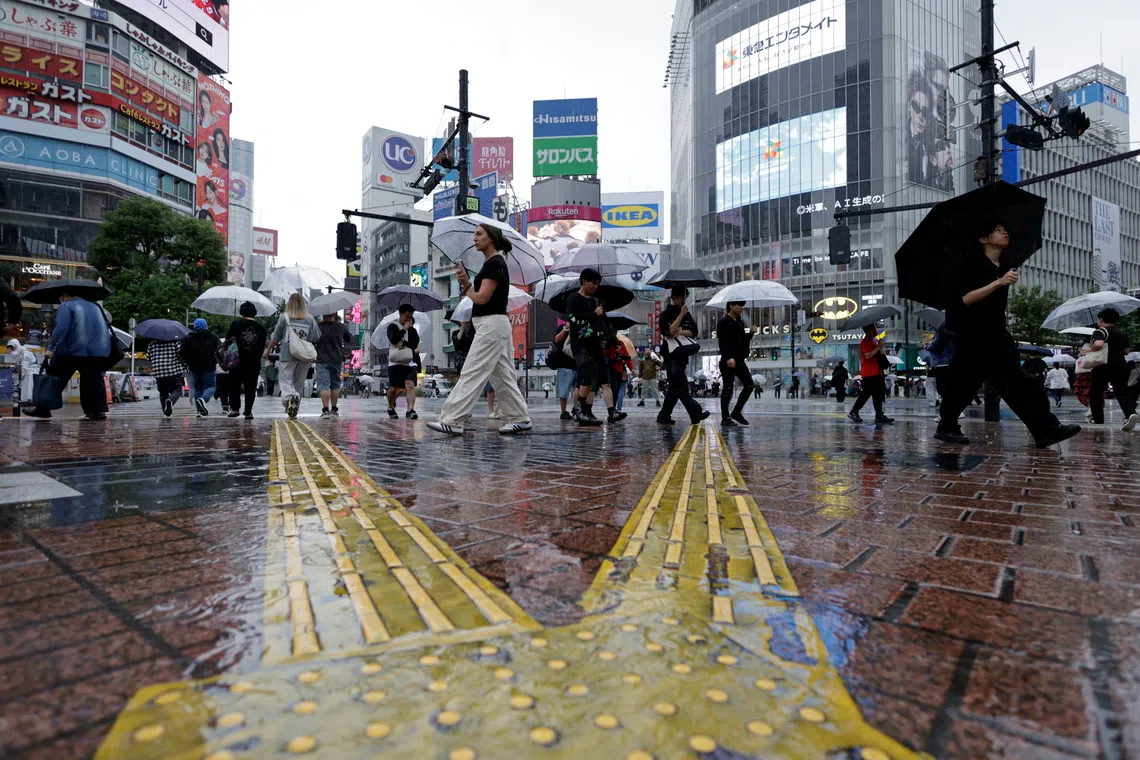 Typhoon Dujuan was projected to pass near the Boso Peninsula in Chiba Prefecture, east of Tokyo, on Sept 21.