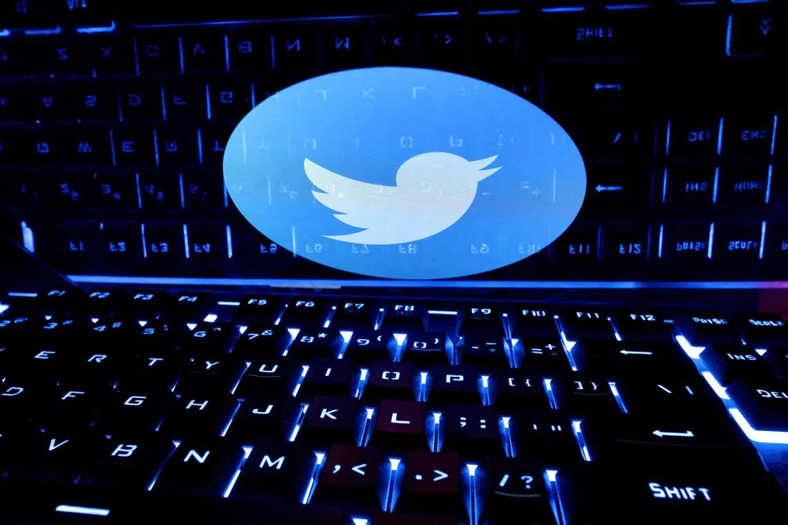 FILE PHOTO: FILE PHOTO: A keyboard is placed in front of a displayed Twitter logo in this illustration taken February 21, 2023. REUTERS/Dado Ruvic/Illustration/File Photo/File Photo