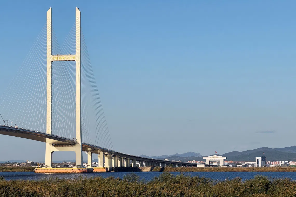 The New Yalu River bridge links China’s north-eastern border city of Dandong to North Korea’s Sinuiju.